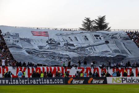 Wenn Roter Stern Belgrad und Partizan aufeinandertreffen, fliegen die Fetzen. Besonders brisant: Die Stadien der Konkurrente...