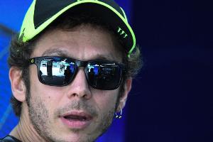 "Ich bin zu alt für solche Dinge": Rossi bei virtuellem Rennen in mehrere Unfälle verwickelt