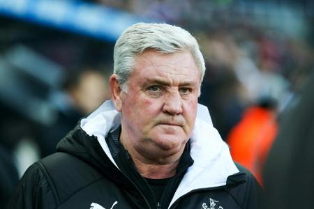 Newcastle-Trainer Bruce über Restart: Höheres Risiko im Supermarkt Newcastle-Trainer Bruce über Restart: Höheres Risiko im Supermarkt