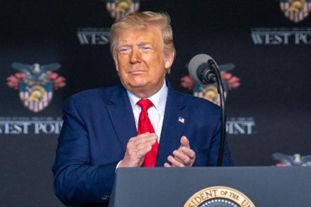 Bei Erlaubnis des Kniefalls: Trump will NFL- und Fußballspiele boykottieren Bei Erlaubnis des Kniefalls: Trump will NFL- und Fußballspiele boykottieren