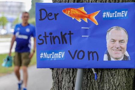 Frei nach dem Motto: 'Der Fisch stinkt vom Kopf'.