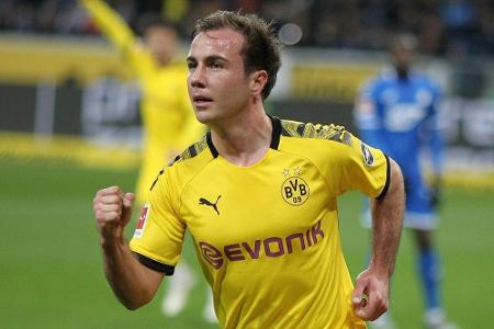 Götze stellt seinen Sohn Rome vor Götze stellt seinen Sohn Rome vor