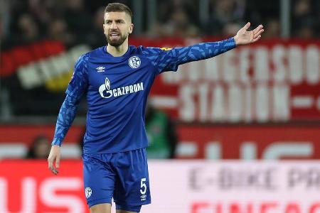 Fand in der Dreierkette der Schalker in vielen brenzligen Situationen nicht rechtzeitig den richtigen Gegenspieler und lief ...