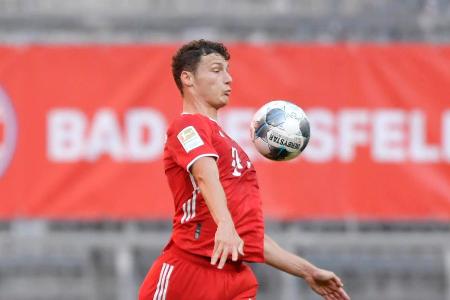 In der Anfangsphase gegen Rashica das ein oder andere Mal zu hüftsteif, offensiv zudem völlig unsichtbar. Hatte später auch ...