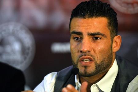 Boxer Charr zeigt Reue nach Pass-Wirrwarr: Boxer Charr zeigt Reue nach Pass-Wirrwarr: