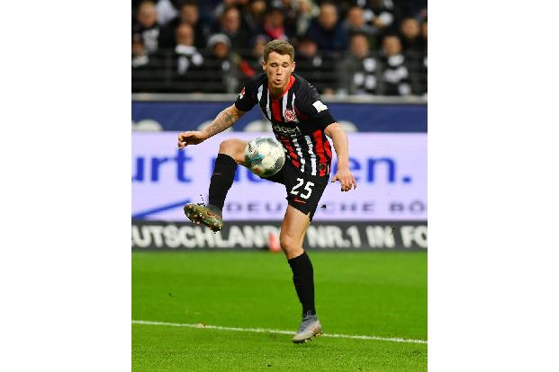 Wechselte von Huddersfield Town zur Eintracht. Kam in Frankfurt nie über die Rolle des Ergänzungsspielers hinaus. Absolviert...