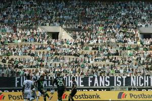 Trainingsstart in Gladbach mit 300 Fans
