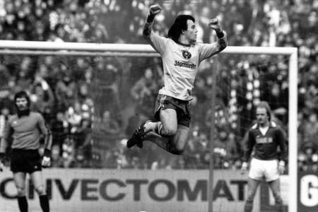 Mit 89 Bundesliga-Toren galt der Braunschweiger als einer der besten deutschen Stürmer der 70er. Blöd nur, dass Frank zu den...