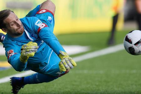 Der Torwart von Hoffenheim sieht sich mit den Auswahlspieler ter Stegen und Leno 'in einer Liga'. Doch bislang gab Löw seine...