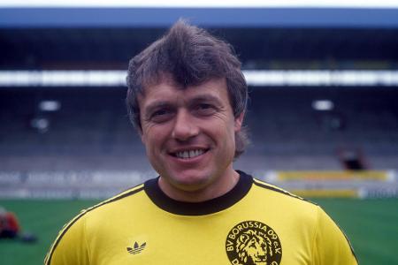 In der Saison 1976/77 gewann der BVB den Tabakhersteller Samson als Trikotsponsor. Für 500.000 D-Mark im Jahr änderten die D...