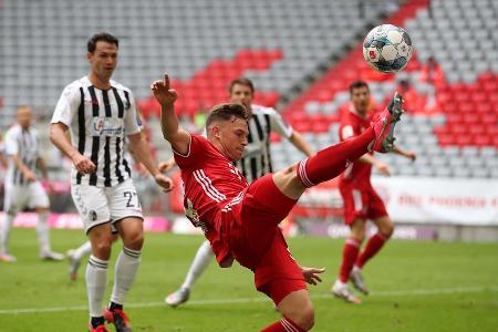 Der Boss im Mittelfeld. Ist beim Rekordmeister längst Führungsspieler auf und neben dem Platz. Interpretierte die Rolle vor ...