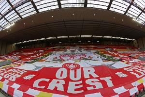 Meisterzeremonie für den FC Liverpool auf legendärer Tribüne "The Kop"