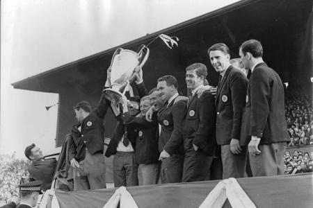 Der erste Triple-Sieger kommt aus Schottland. Ende Mai 1967 gewann der Celtic FC mit einem Team, das später als Anlehnung an...