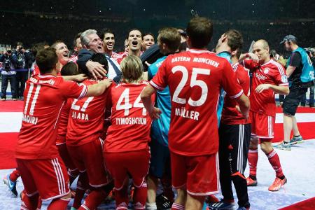 Jupp Heynckes wurde ausgiebig von den Bayern-Profis gefeiert und durfte sich dank des Triples über einen würdigen Abschluss ...