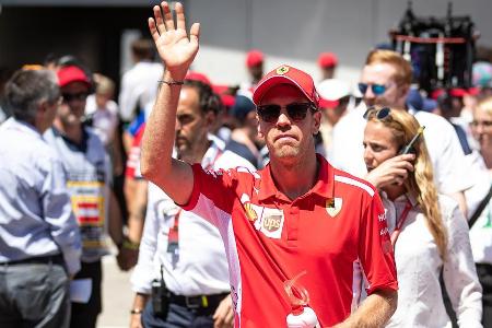 Sorge um den eigenen Status, keine Einigung bei der Vertragslaufzeit: Mitte Mai gaben Ferrari und Sebastian Vettel die Trenn...