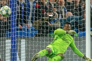 Rolfes dementiert Interesse an Ajax-Keeper Onana