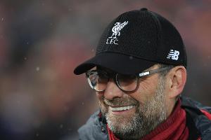 Singen, schwitzen, Späße machen: Klopp genießt Video-Training mit Liverpool