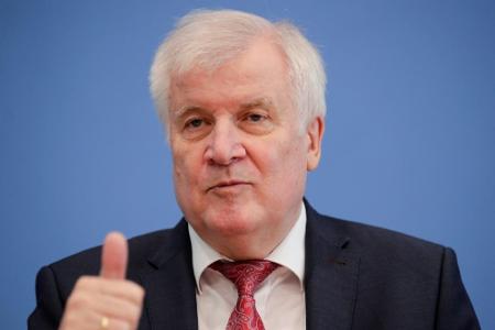 Seehofer unterstützt Zuschauer-Rückkehr ab Herbst