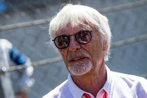 Ecclestone übergibt Muhammad Alis Atlanta-Fackel ans IOC