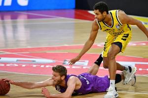 Basketball: Bamberg holt Berliner Ogbe