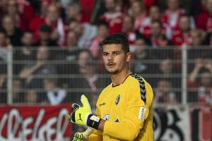 Freiburg verlängert mit Nachwuchstorwart Thiede