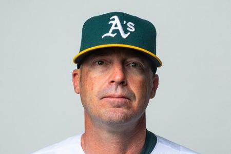 MLB: Oakland-Coach sorgt mit Hitlergruß für Eklat MLB: Oakland-Coach sorgt mit Hitlergruß für Eklat
