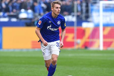 Half während der Verletzungsnot immer wieder in der Abwehr aus und bekam im Saisonfinale noch einige Bewährungschancen in ei...