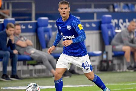 Verdiente sich mit seinem ordentlichen Bundesliga-Debüt am 31. Spieltag die Chance auf weitere Einsätze. Konnte sich bei den...