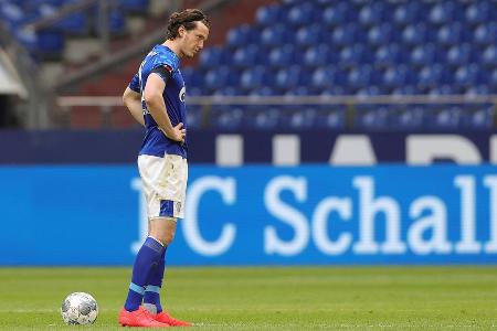 Kam im Winter auf Leihbasis vom FC Augsburg, um die Sturmflaute zu beenden. Führte S04 mit einem Tor und einer Vorlage im Rü...