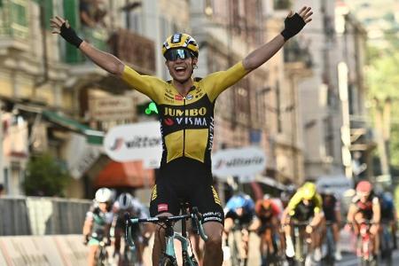 Van Aert sprintet zum Sieg bei Mailand-Sanremo Van Aert sprintet zum Sieg bei Mailand-Sanremo