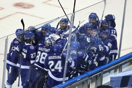Viertlängstes Spiel der NHL-Geschichte: Tampa Bay ringt Columbus in der fünften Overtime nieder Viertlängstes Spiel der NHL-Geschichte: Tampa Bay ringt Columbus in der fünften Overtime nieder