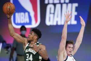 Antetokounmpo fliegt nach Kopfstoß gegen Wagner vom Parkett