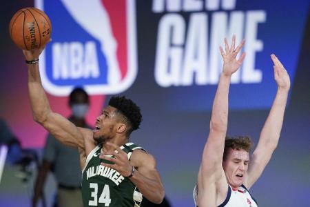 Antetokounmpo fliegt nach Kopfstoß gegen Wagner vom Parkett
