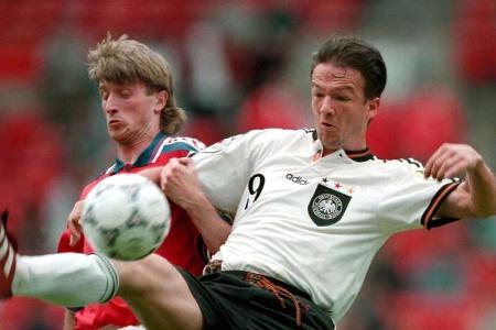 Seit 2016 erfolgreicher Manager bei Eintracht Frankfurt, zuvor zwischen 2010 und 2014 Sportdirektor beim VfB Stuttgart.