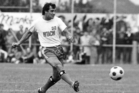 Im Sommer 1976 wechselt Magath zum Hamburger SV. Es soll seine dritte und gleichzeitig letzte Station als aktiver Fußballpro...