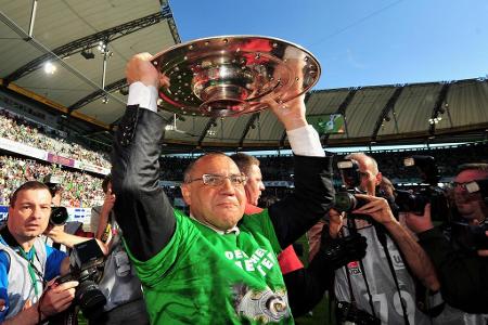 In der Saison 2008/09 feiert Magath seinen beeindruckendsten Titelgewinn als Trainer. Er baut die Mannschaft des VfL Wolfsbu...