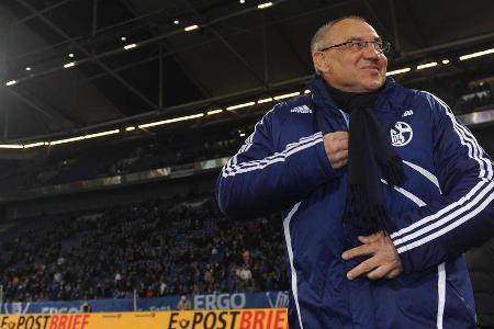 Nach den Jahren in Wolfsburg schließt sich Magath dem FC Schalke an. Seine Umbaumaßnahmen fruchten nur bedingt. Zwar stehen ...