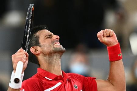 Djokovic schlägt Chatschanow problemlos - und trifft erneut Linienrichter Djokovic schlägt Chatschanow problemlos - und trifft erneut Linienrichter