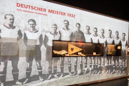 Im Juni 1932 schreibt die Mannschaft des FC Bayern Geschichte und gewinnt durch ein 2:0 gegen Eintracht Frankfurt erstmals d...