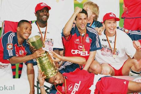 Nach einem souveränen 3:0 im Finale gegen Werder Bremen wird der FC Bayern im Jahr 2000 zum zehnten Mal DFB-Pokalsieger. Sch...
