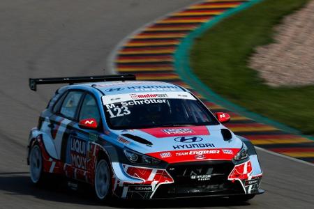 Motorrad-Pilot Schrötter beim Gaststart in der ADAC TCR Germany Neunter