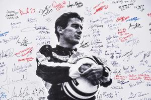 Weihnachtsbeleuchtung in Imola mit Senna-Hommage