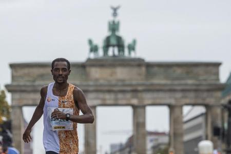 Bekele startet nicht bei London-Marathon - Duell mit Kipchoge fällt aus Bekele startet nicht bei London-Marathon - Duell mit Kipchoge fällt aus
