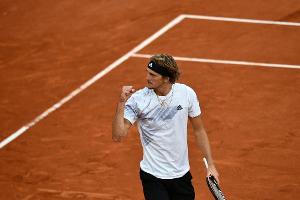 Zverev ohne Mühe ins Achtelfinale: Dreisatzsieg gegen Cecchinato