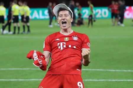 53 Tore in 43 Pflichtspielen, Torschützenkönig der Bundesliga und im DFB-Pokal, dazu Double-Sieger mit dem FC Bayern und Top...