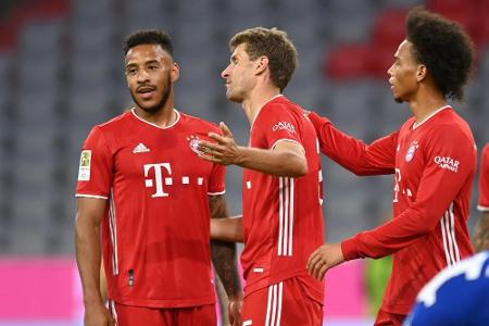 Mit Gnabry-Dreierpack: Bärenstarke Triple-Bayern zerlegen hilflose Schalker Mit Gnabry-Dreierpack: Bärenstarke Triple-Bayern zerlegen hilflose Schalker