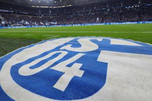 Schalke stattet Nachwuchstalent Calhanoglu mit Profivertrag aus
