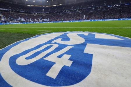 Schalke stattet Nachwuchstalent Calhanoglu mit Profivertrag aus Schalke stattet Nachwuchstalent Calhanoglu mit Profivertrag aus