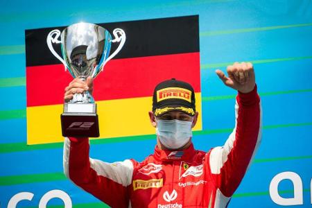 Lob für Mick Schumacher: Binotto schürt Dreikampf um mögliches Formel-1-Cockpit Lob für Mick Schumacher: Binotto schürt Dreikampf um mögliches Formel-1-Cockpit