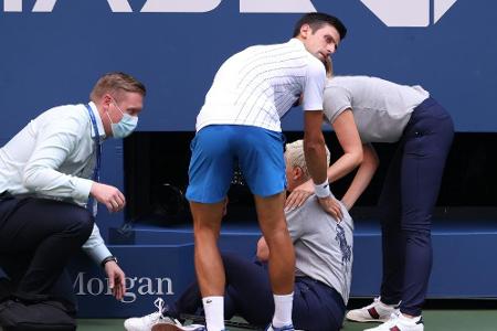 Djokovic ergreift Partei für verletzte Linienrichterin Djokovic ergreift Partei für verletzte Linienrichterin